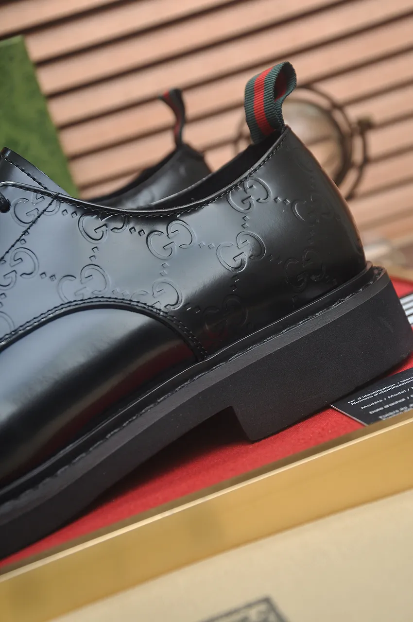 Men's shoes💰540💶Italy's top luxury men's shoe giant (GUCCI) (Gucci) (full cowhide lining) new arrival🍃Original European style🔰 Pleasant to the eye😍In order to make the shoes more durable and non-deformable🌀The production continues to follow traditional methods but there is still no lack of innovation💪Choose original sheepskin for the leather♻️ Smooth and natural And extra bright ⭐Made of imported cowhide, the first choice of rich people 38-45 (45 customized)